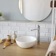 Top 5 accesorii care transformă orice baie mică într-una practică