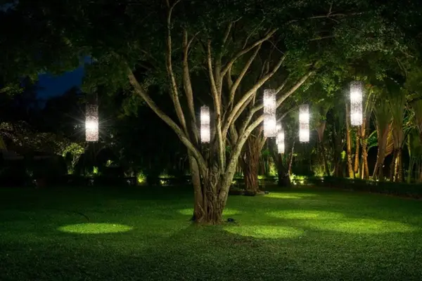 Cat de avantajoasa poate fi o lampa solara pentru reducerea costurilor?